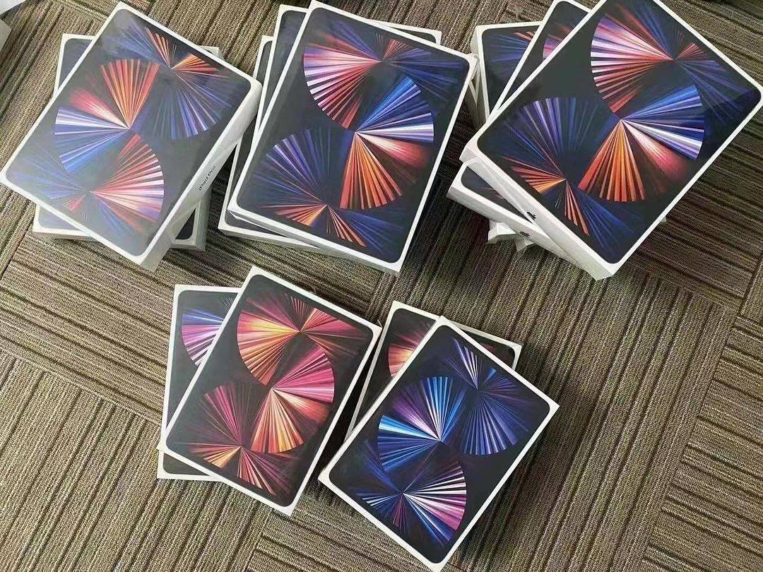 iPad Pro 12.9-inch 5th Gen (MOQ: 10 Pcs) - Image 3