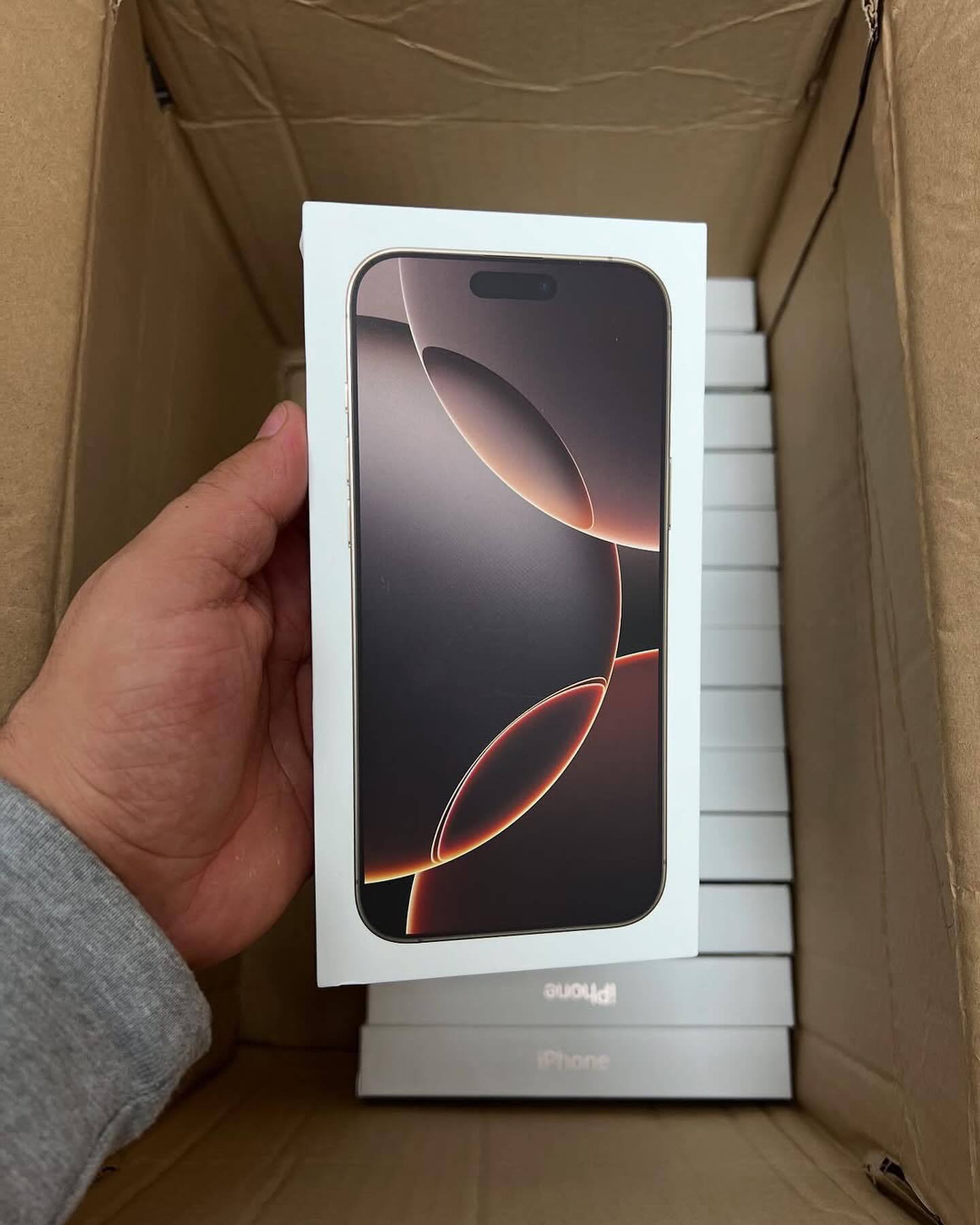 iPhone 16 Pro Max (MOQ: 10 Pcs) - Image 4