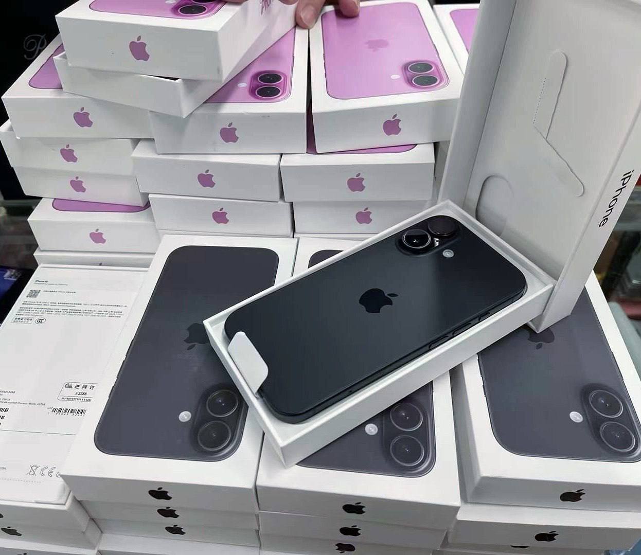 iPhone 16 (MOQ: 10Pcs) - Image 4